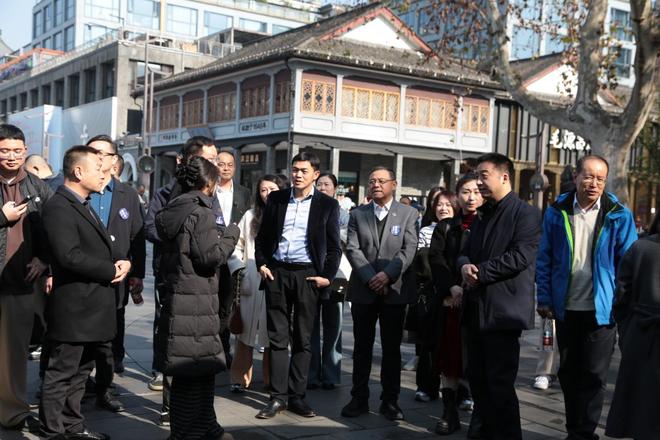 年会展厅布置_年会会场装饰方案_