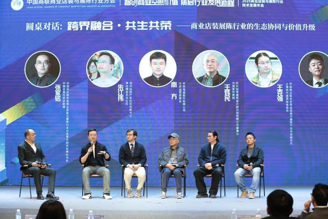 年会会场装饰方案_年会展厅布置_