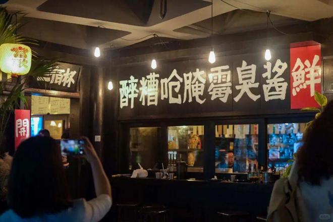 _70后饭吧排队_中国警犬排队打饭