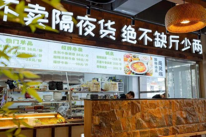 中国警犬排队打饭_70后饭吧排队_