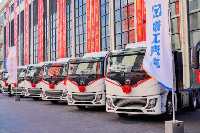 2025新能源重卡1-12月销量：徐工3.1万辆，重汽第4，东风不及福田