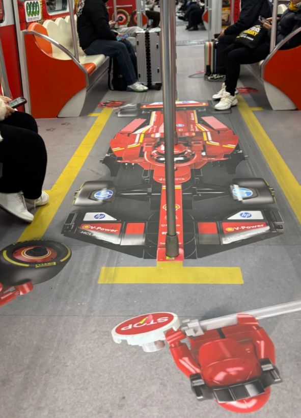 “花480进场没座位只能猫在草丛里看”，围观这个「有钱老登社交活动」成上海打工人最拉风娱乐项目？_“花480进场没座位只能猫在草丛里看”，围观这个「有钱老登社交活动」成上海打工人最拉风娱乐项目？_