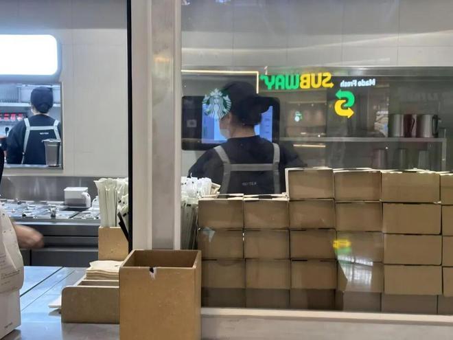 喜茶的明牌：AI“暗处”发力