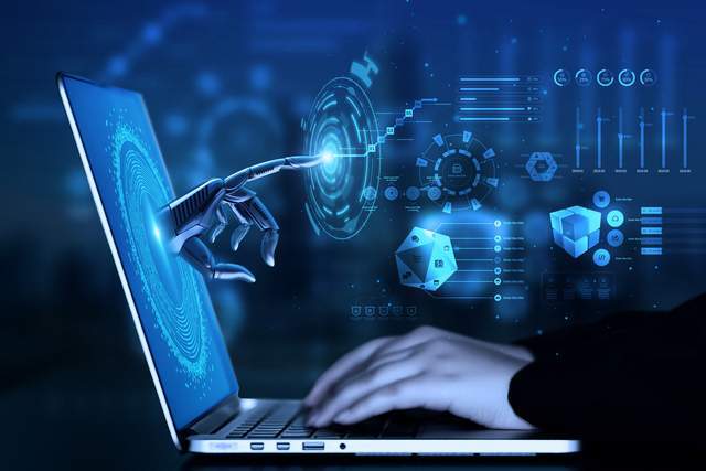 _易中天品三国当年有多火_怼易中天的小伙