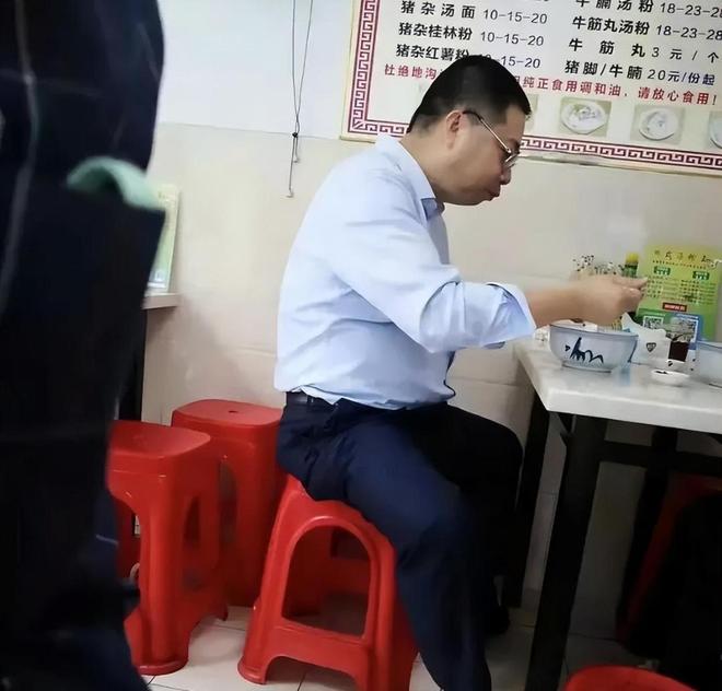 回旋镖伤到自己_回旋镖打人马_