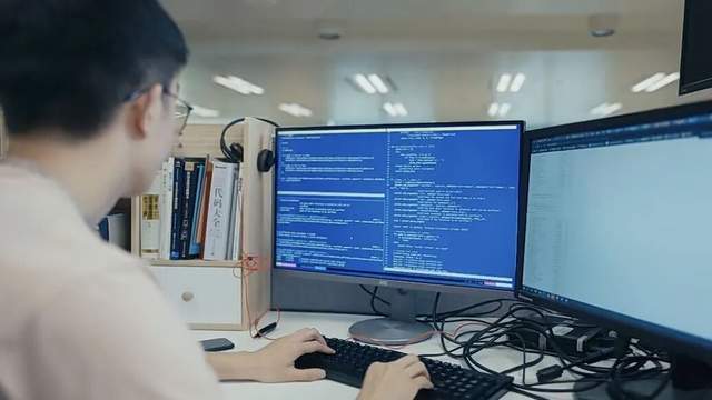 猎头年薪百万__猎头年收入