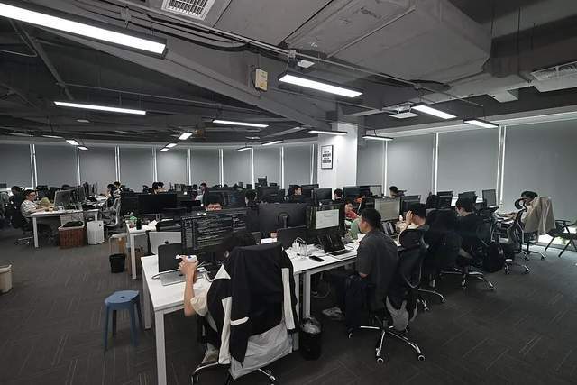 猎头年薪百万_猎头年收入_