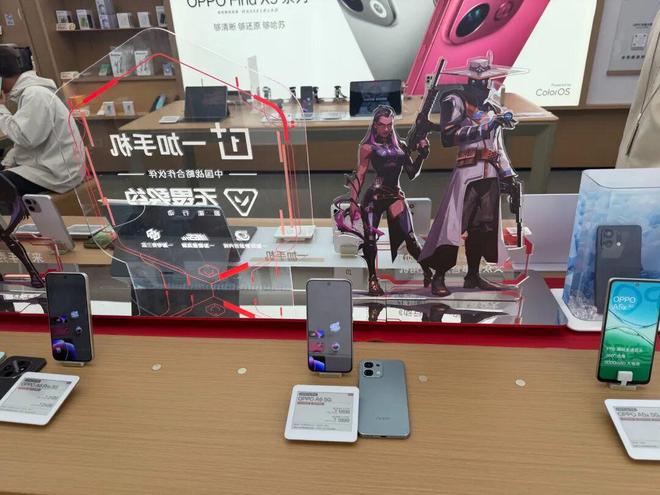 现在买还是再等等？记者实探手机“涨价潮”：部分机型已涨500元