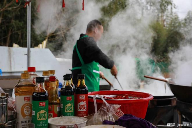 万人赴约宁乡年猪宴！加加暖心助阵，年味直接拉满__万人赴约宁乡年猪宴！加加暖心助阵，年味直接拉满