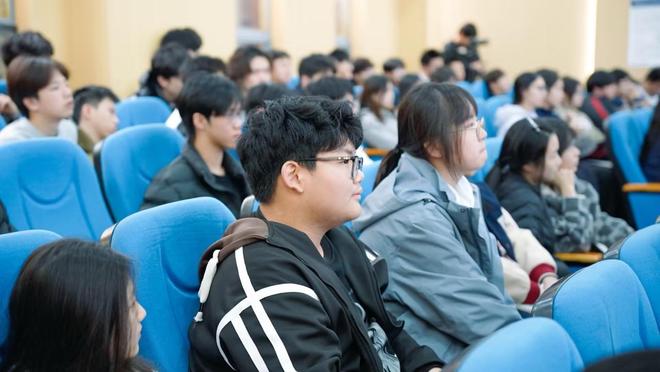 香港大学医学院携手鲸帆港人子弟学校“解码”未来医生培养路径__香港大学医学院携手鲸帆港人子弟学校“解码”未来医生培养路径