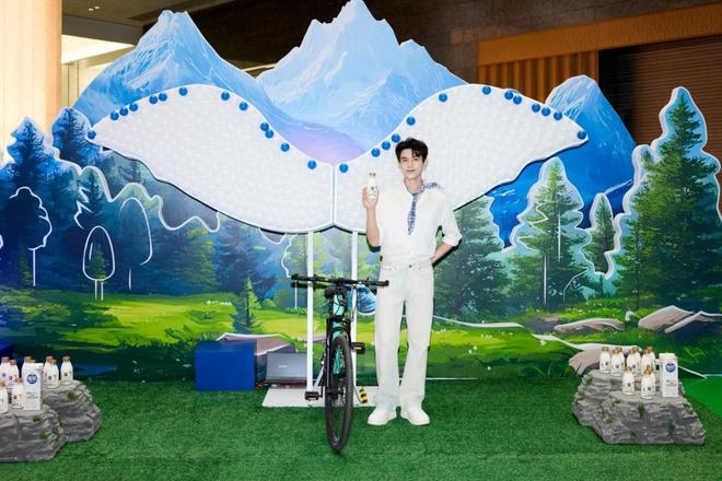 与吴磊同行，奔赴粉丝见面会！光明乳业以加倍保护力，为健康加冕__与吴磊同行，奔赴粉丝见面会！光明乳业以加倍保护力，为健康加冕