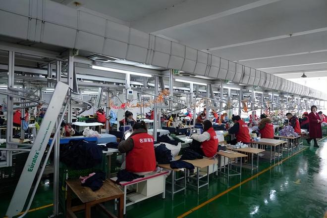 重庆朝天服装批发市场位置__重庆校服厂家