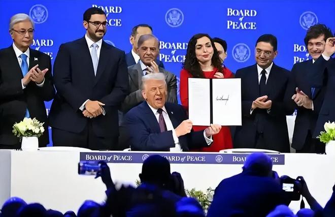 特朗普和平交权_特朗普和普京会面_