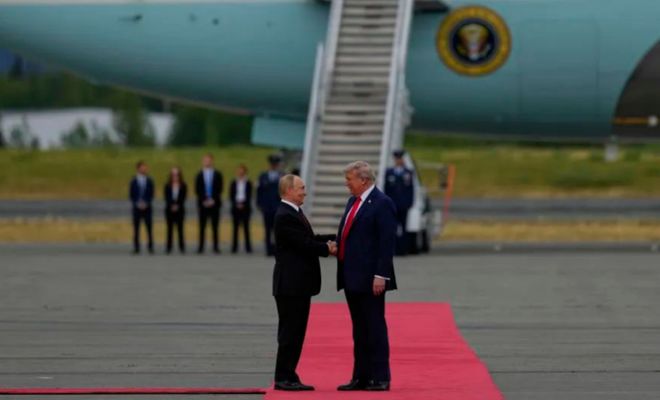 特朗普和普京会面__特朗普和平交权