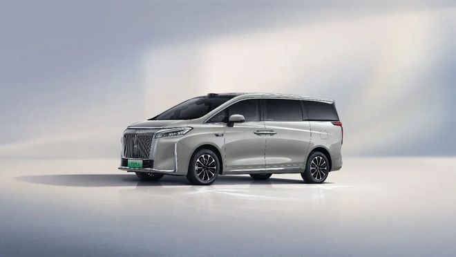 国产豪华MPV，掀桌子了