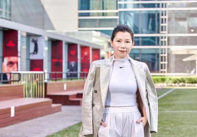 高层换血、利润腰斩、中产祛魅：失去「定价权」的耐克走向何方？