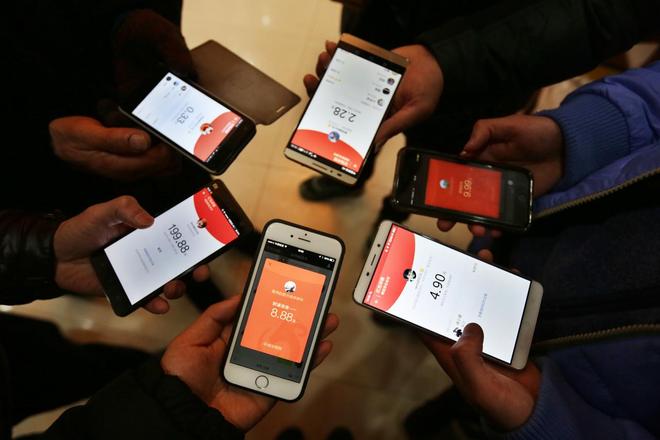 AI入口争夺白热化 腾讯百度春节红包投入15亿