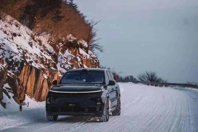 理想汽车跌超9%_理想销量破万_