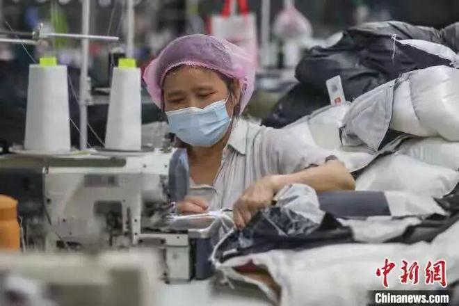 羽绒服集体卖上千元，背后最大赢家竟是鄱阳湖？_羽绒服集体卖上千元，背后最大赢家竟是鄱阳湖？_