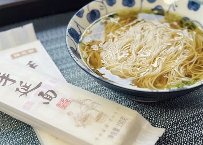 上市公司发“手工挂面”礼盒！今日股价不涨反跌，网友调侃：股市里挂面不是好词_上市公司发“手工挂面”礼盒！今日股价不涨反跌，网友调侃：股市里挂面不是好词_